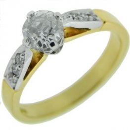 An Edwardian Diamond Engagement Ring - Dia Shoulders